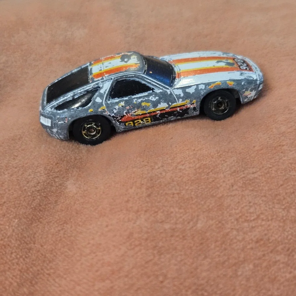 VTG Hot Wheels Porsche 928 Silver Orange Yellow Stripe Diecast Toy Car Hong Kong